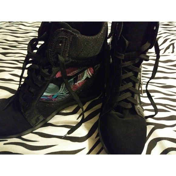 Forever Heeled Sneakers - Picture 2 of 5